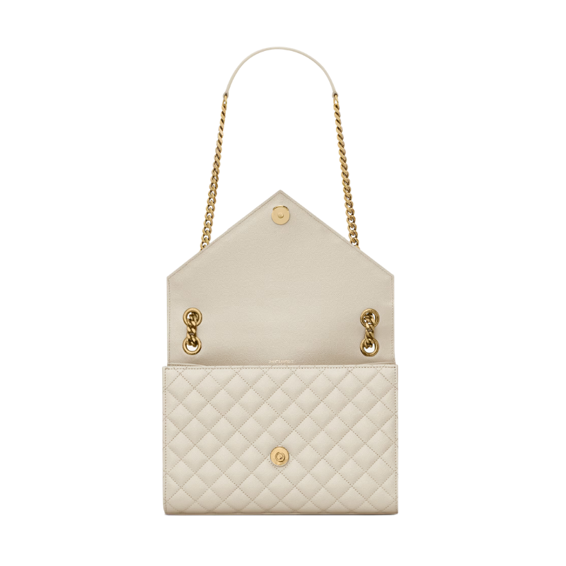 Envelope medium in quilted grain de poudre embossed leather.